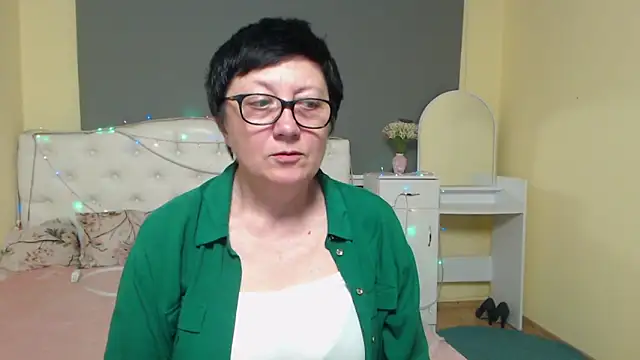 EmilyL0ve online show from 05-04-26, 05:53