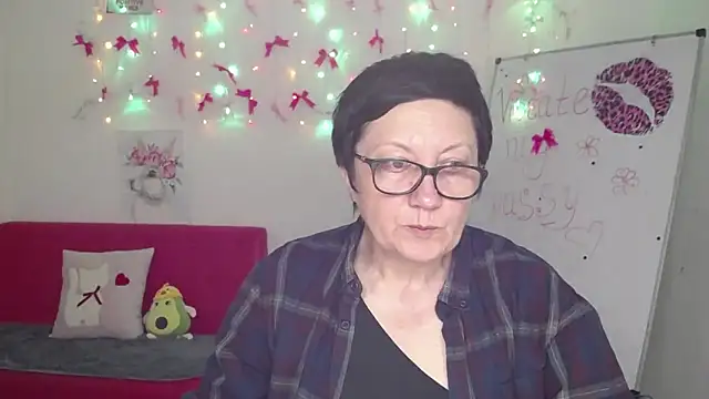 EmilyL0ve online show from 05-05-26, 05:21
