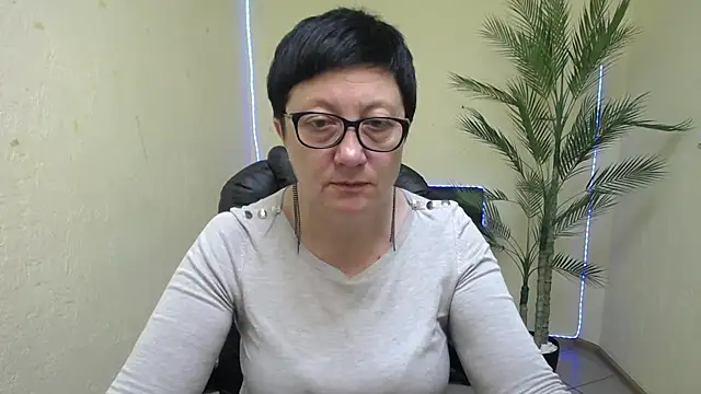 Snapshot of EmilyL0ve chatting on 05-30-26, 05:10 EmilyL0ve online show from 05-30-26, 05:10