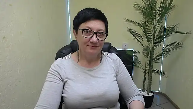 Snapshot of EmilyL0ve chatting on 05-31-26, 05:20 EmilyL0ve online show from 05-31-26, 05:20