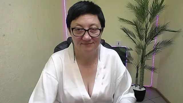 Snapshot of EmilyL0ve chatting on 05-31-26, 06:09 EmilyL0ve online show from 05-31-26, 06:09