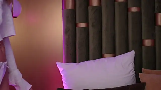 Snapshot of AmeliaAngel chatting on 11-13-25, 08:46 AmeliaAngel online show from 11-13-25, 08:46