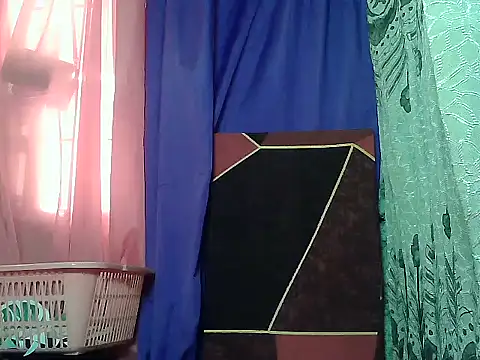 Snapshot of prettymomma24xx chatting on 05-19-26, 10:27 prettymomma24xx online show from 05-19-26, 10:27