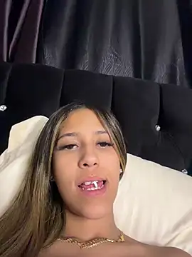 Snapshot of vicky_bass_ chatting on 04-09-26, 01:27 vicky bass online show from 04-09-26, 01:27
