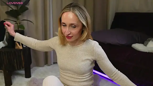 Emely Moon online show from 04-30-26, 06:36