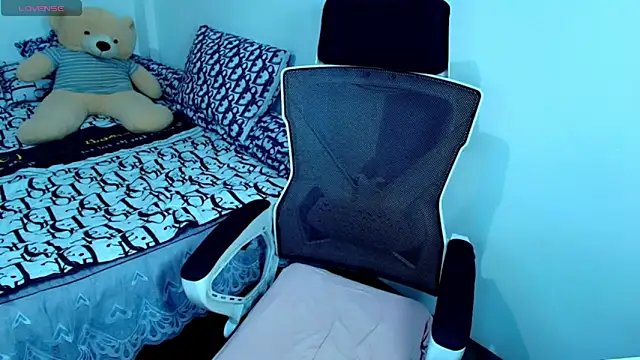 Snapshot of heavenmadechloe chatting on 02-01-26, 09:30 heavenmadechloe online show from 02-01-26, 09:30