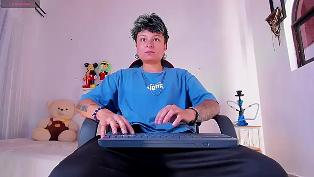 Zury Ramirez online show from 05-11-26, 03:29