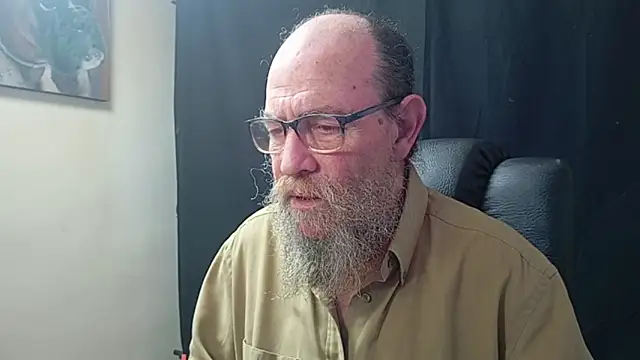 Snapshot of Uncle_Hottie chatting on 04-07-26, 04:51 Uncle Hottie online show from 04-07-26, 04:51