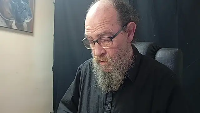 Snapshot of Uncle_Hottie chatting on 04-11-26, 05:28 Uncle Hottie online show from 04-11-26, 05:28