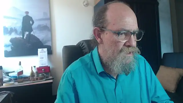Snapshot of Uncle_Hottie chatting on 07-08-26, 03:38 Uncle Hottie online show from 07-08-26, 03:38