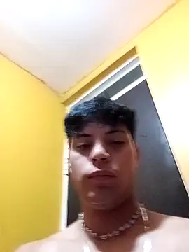Snapshot of BrandonMendez6 chatting on 04-10-26, 02:33 BrandonMendez6 online show from 04-10-26, 02:33