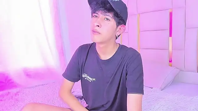 julian xx online show from 06-18-26, 07:51