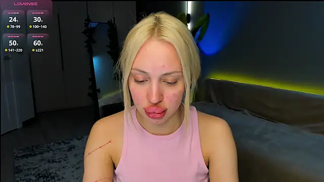 Luna Beverly online show from 03-25-26, 08:26