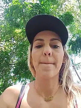 Snapshot of Monita_Med chatting on 05-24-26, 02:44 Monita Med online show from 05-24-26, 02:44