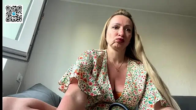 Lapussia  online show from 06-23-26, 04:49