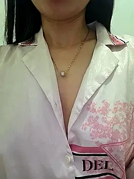 Snapshot of moon_baby99 chatting on 03-09-26, 08:13 moon baby99 online show from 03-09-26, 08:13