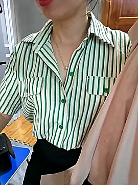 Snapshot of moon_baby99 chatting on 03-22-26, 06:39 moon baby99 online show from 03-22-26, 06:39