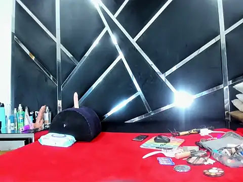 Snapshot of LauraScarlet chatting on 03-02-26, 04:25 LauraScarlet online show from 03-02-26, 04:25