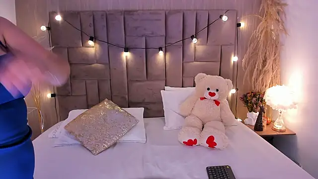 Snapshot of MiiaGreys chatting on 03-27-26, 07:35 MiiaGreys online show from 03-27-26, 07:35