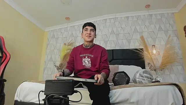 MarkOlsenn online show from 02-06-26, 08:23