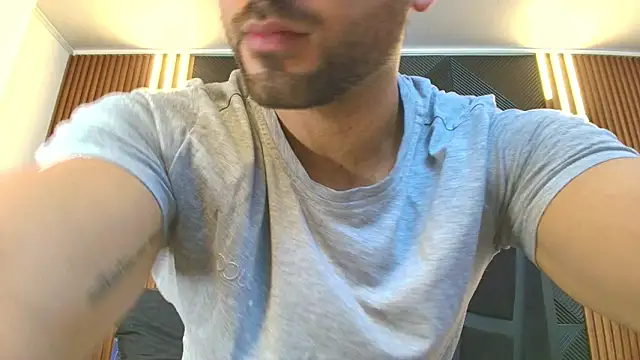 Snapshot of lorenzo_walker_1 chatting on 02-14-26, 05:32 lorenzo walker 1 online show from 02-14-26, 05:32