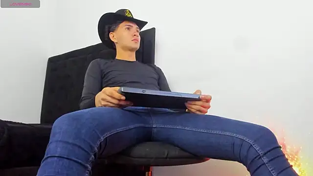 Snapshot of camilo_model chatting on 03-01-26, 02:57 camilo model online show from 03-01-26, 02:57