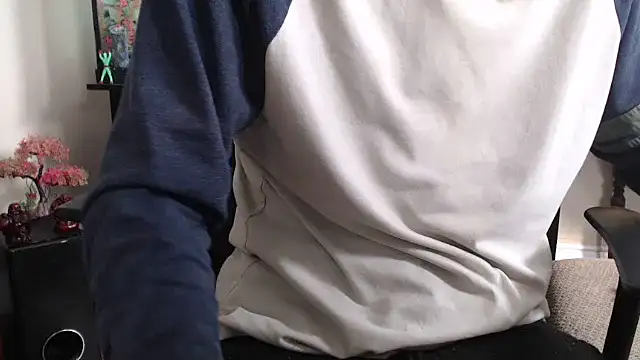 Snapshot of EspanolVato chatting on 03-13-26, 08:15 EspanolVato online show from 03-13-26, 08:15