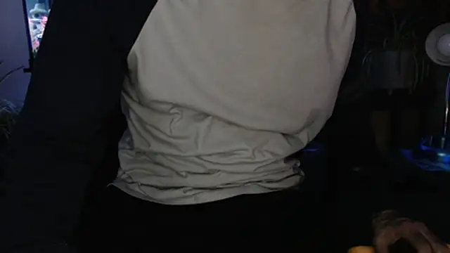 Snapshot of EspanolVato chatting on 03-21-26, 12:04 EspanolVato online show from 03-21-26, 12:04