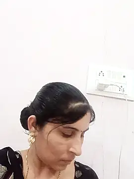 Hot ree85 online show from 05-07-26, 10:09