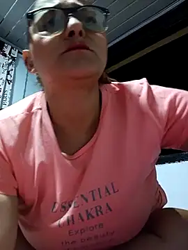 Snapshot of natalliecoopers chatting on 03-21-26, 03:33 natalliecoopers online show from 03-21-26, 03:33