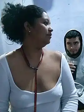 Snapshot of Isabel_and_Heckler chatting on 01-16-26, 09:46 Isabel and Heckler online show from 01-16-26, 09:46