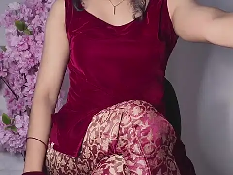 Snapshot of Yasminrosa chatting on 02-21-26, 12:33 Yasminrosa online show from 02-21-26, 12:33