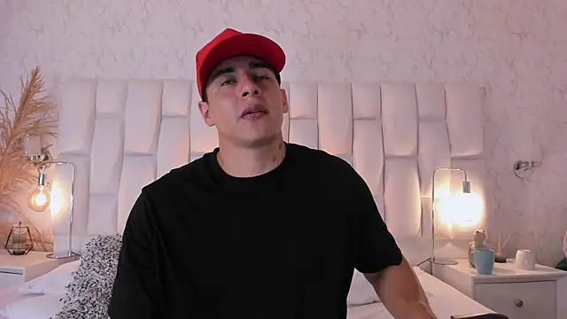 Snapshot of MassimoCo_ chatting on 03-10-26, 11:43 MassimoCo online show from 03-10-26, 11:43