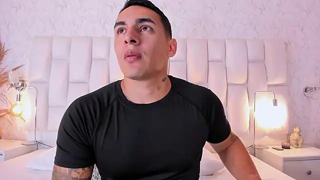 Snapshot of MassimoCo_ chatting on 03-18-26, 11:30 MassimoCo online show from 03-18-26, 11:30