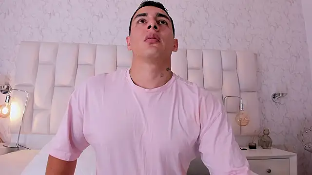 Snapshot of MassimoCo_ chatting on 03-25-26, 11:33 MassimoCo online show from 03-25-26, 11:33