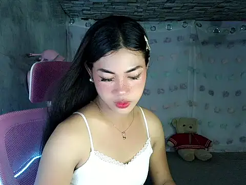 Snapshot of Margalona_ chatting on 04-15-26, 05:47 Margalona online show from 04-15-26, 05:47