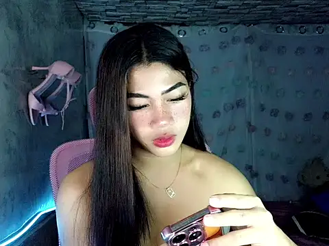 Snapshot of Margalona_ chatting on 04-17-26, 05:27 Margalona online show from 04-17-26, 05:27