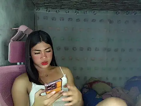 Snapshot of Margalona_ chatting on 04-22-26, 07:15 Margalona online show from 04-22-26, 07:15