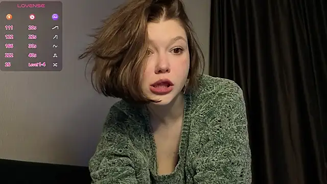 Snapshot of Lady___Bird chatting on 02-20-26, 04:29 Lady Bird online show from 02-20-26, 04:29