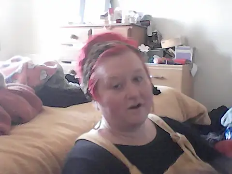 Snapshot of BustyRedxx chatting on 03-28-26, 04:06 BustyRedxx online show from 03-28-26, 04:06