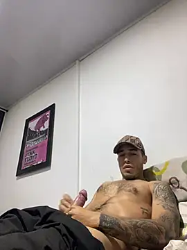 Snapshot of VergonR02 chatting on 02-04-26, 09:15 VergonR02 online show from 02-04-26, 09:15