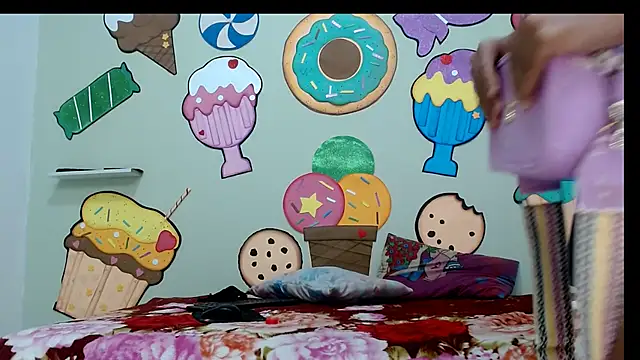 skinnysexzara18 online show from 03-25-26, 01:50