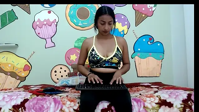 skinnysexzara18 online show from 03-26-26, 01:49