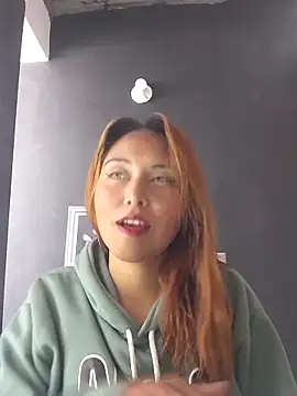 Velvet Moon33 online show from 04-12-26, 06:46