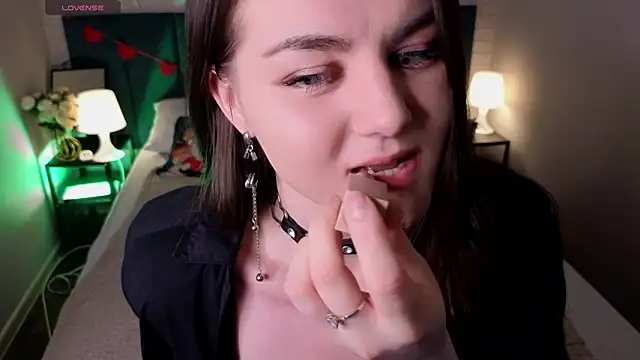 Snapshot of ScarletMur chatting on 03-14-26, 04:01 ScarletMur online show from 03-14-26, 04:01