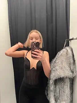 Snapshot of AshleyMur chatting on 02-14-26, 03:25 AshleyMur online show from 02-14-26, 03:25