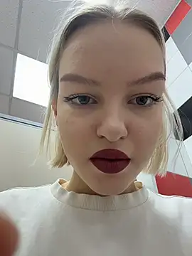 Snapshot of AshleyMur chatting on 02-18-26, 04:08 AshleyMur online show from 02-18-26, 04:08