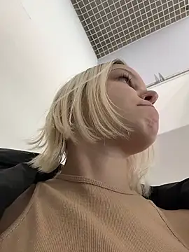 Snapshot of AshleyMur chatting on 03-17-26, 05:44 AshleyMur online show from 03-17-26, 05:44