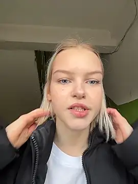 Snapshot of AshleyMur chatting on 03-19-26, 05:55 AshleyMur online show from 03-19-26, 05:55