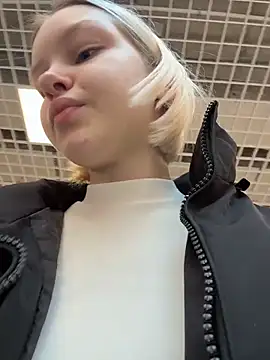 Snapshot of AshleyMur chatting on 03-26-26, 03:34 AshleyMur online show from 03-26-26, 03:34